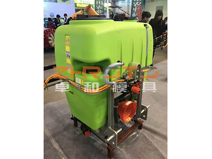 Agricultural machinery water tank